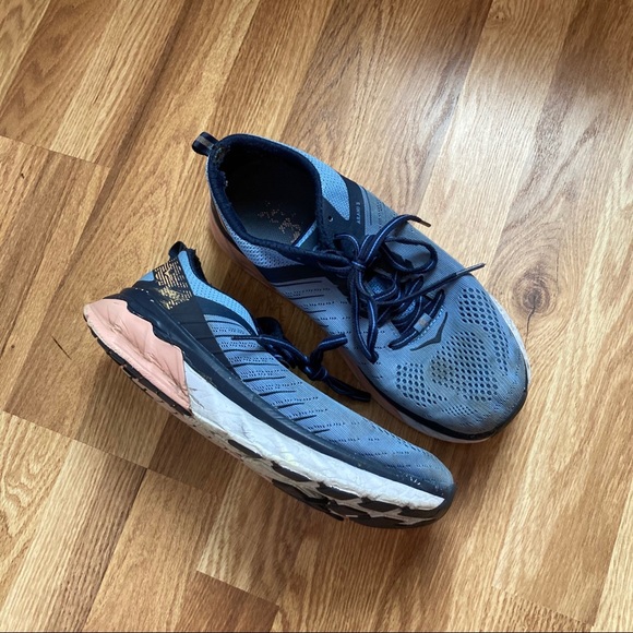 Hoka One One Shoes - 3/15 Women’s Hoka One Arahi 3 sneakers 8